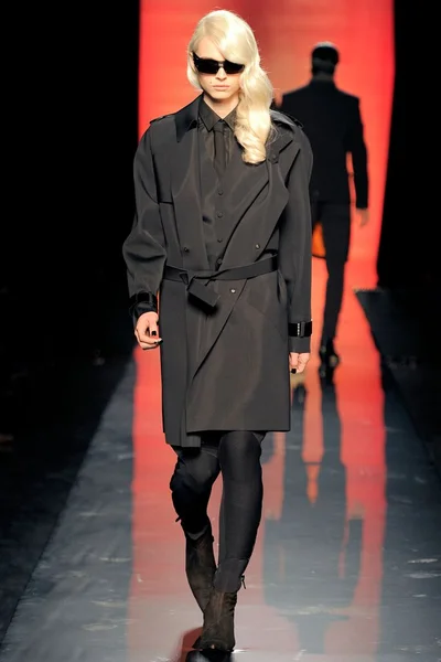 Look 25